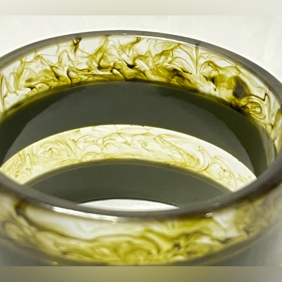 Vintage lucite acrylic olive green striped bangle bracelet moss like stripes - Picture 8 of 11